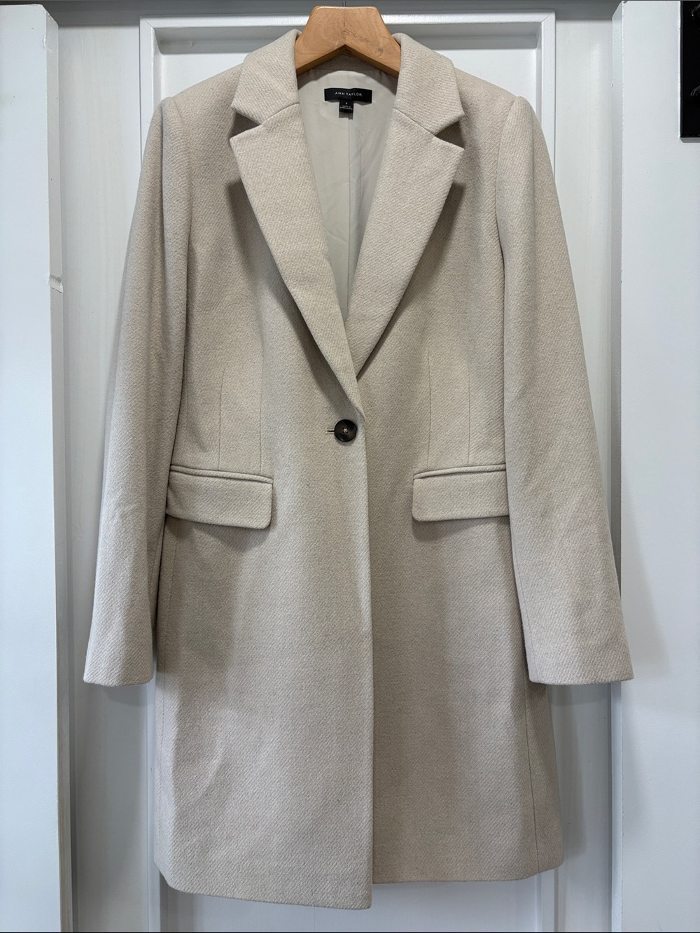 Ann Taylor Light Beige Wool Blend Tailored Chesterfield Coat Size 8